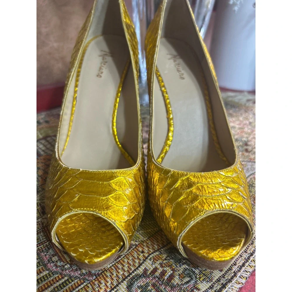 Mariana Peep Toe Heels Goldfish Gold‎ Snake Stiletto Pumps Women's Size 9